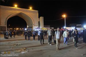 “Iraquíes sirven en maukeb a los peregrinos del Arbaín en la frontera de Chazabe”