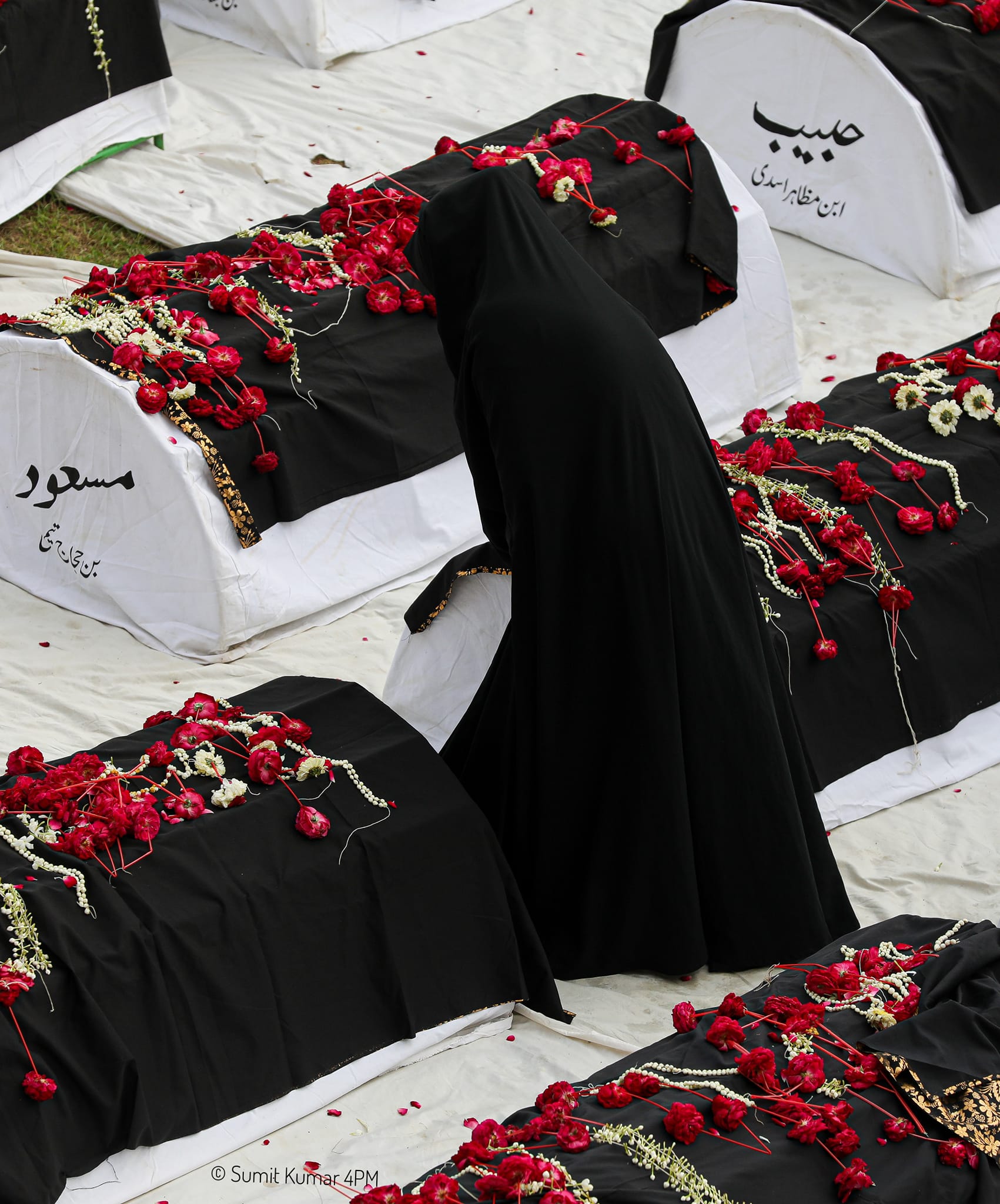 مراسم عزاداری "۷۲ تابوت شهدای کربلا" در امامباره تاریخی لکهنو