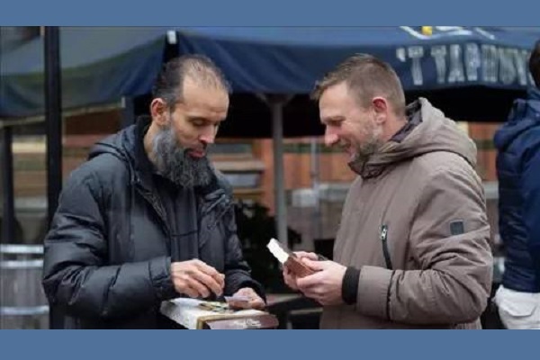 In Nederland werden exemplaren van de Heilige Koran verspreid om de islam aan niet-moslims uit te leggen